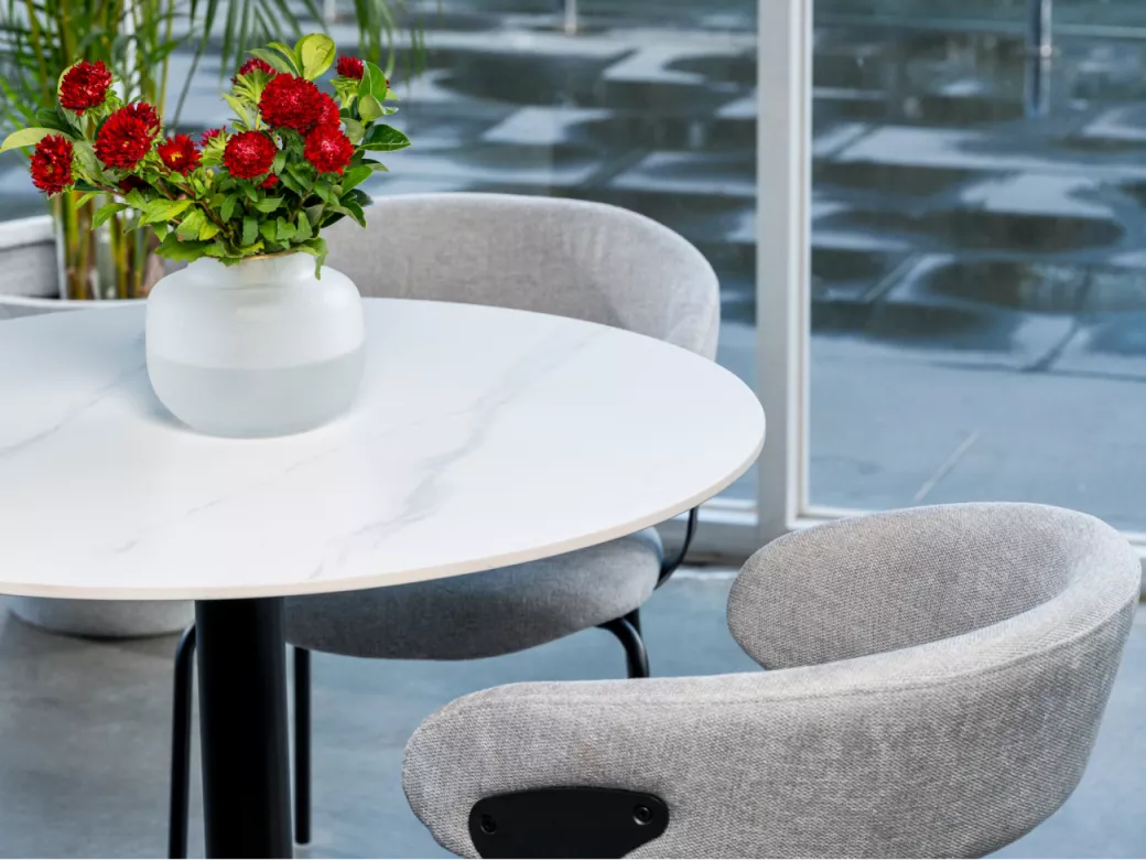 斯特拉托餐桌 白色塞维利亚款